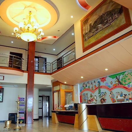 Hotel Vels Court Palni Esterno foto