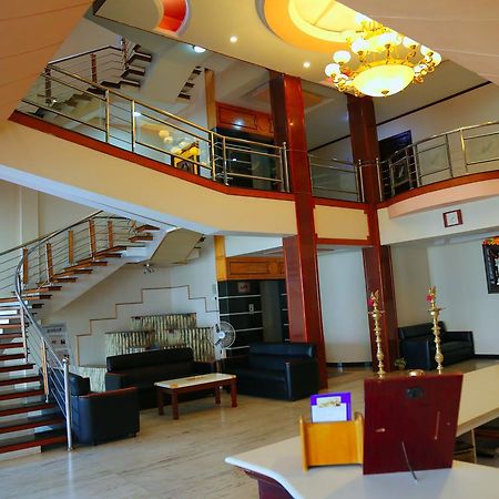 Hotel Vels Court Palni Esterno foto