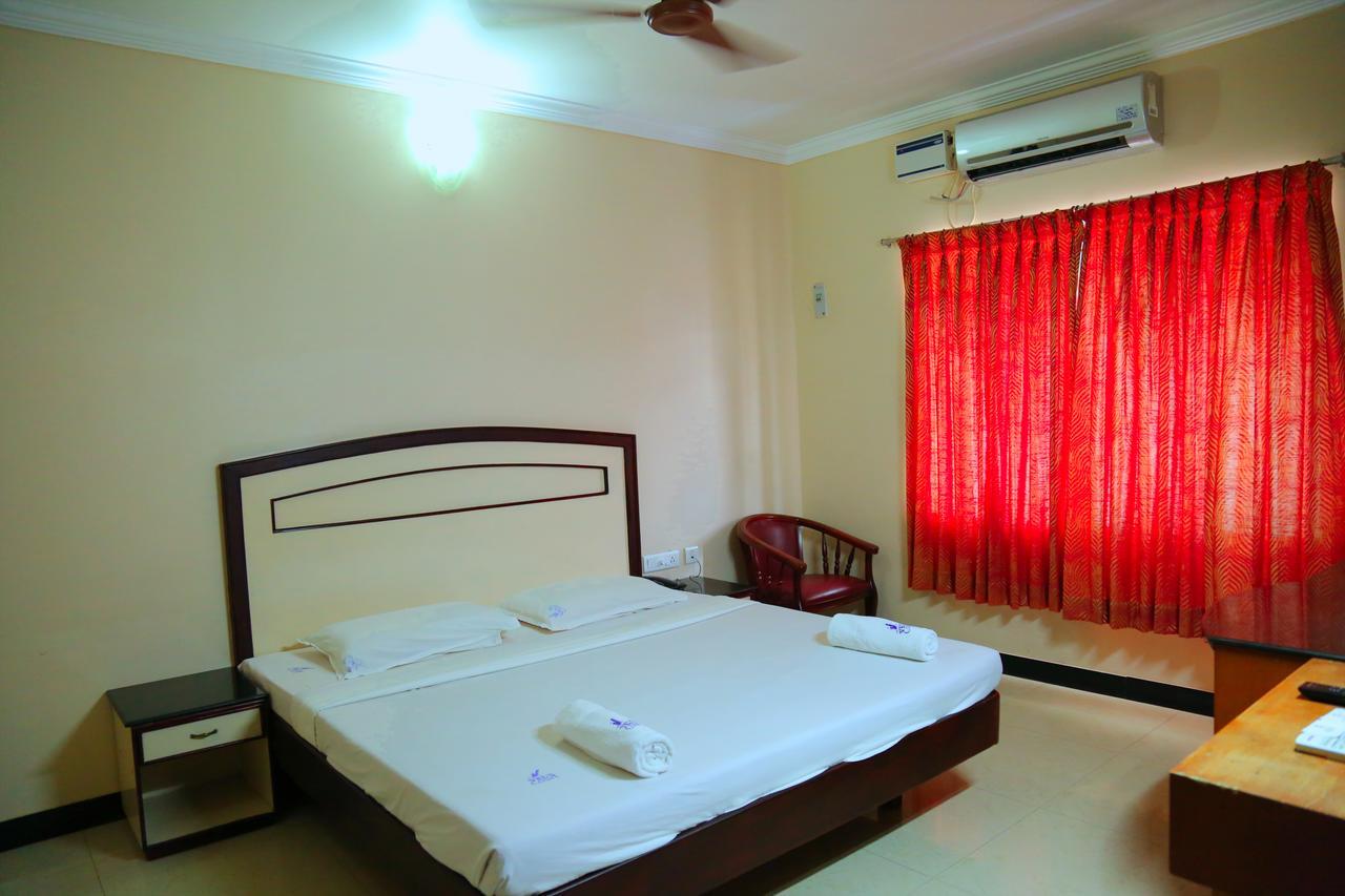 Hotel Vels Court Palni Esterno foto
