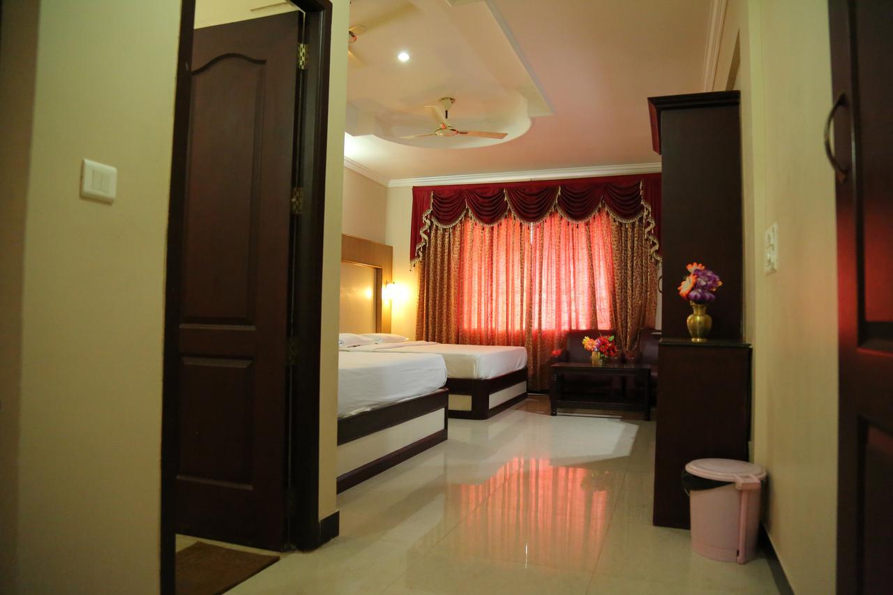 Hotel Vels Court Palni Esterno foto