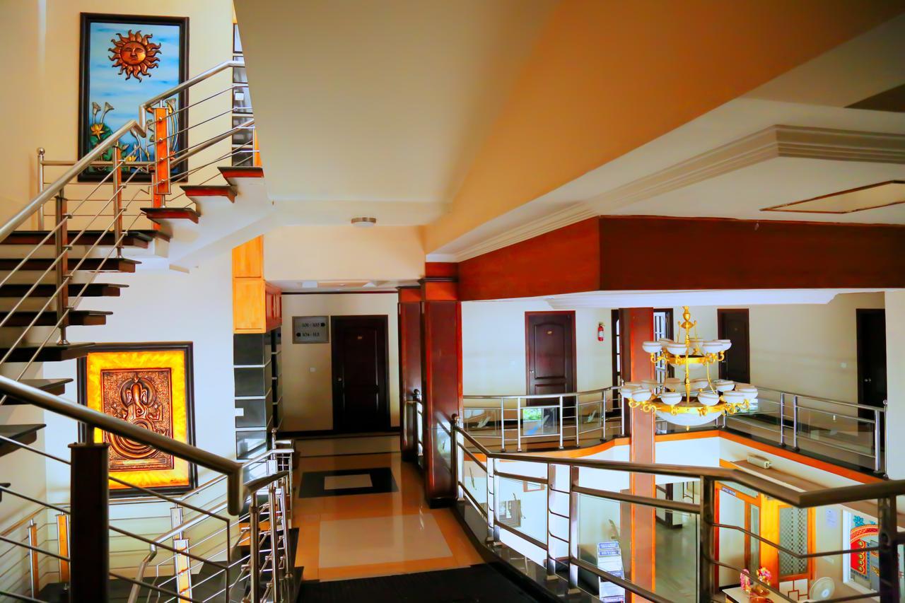 Hotel Vels Court Palni Esterno foto