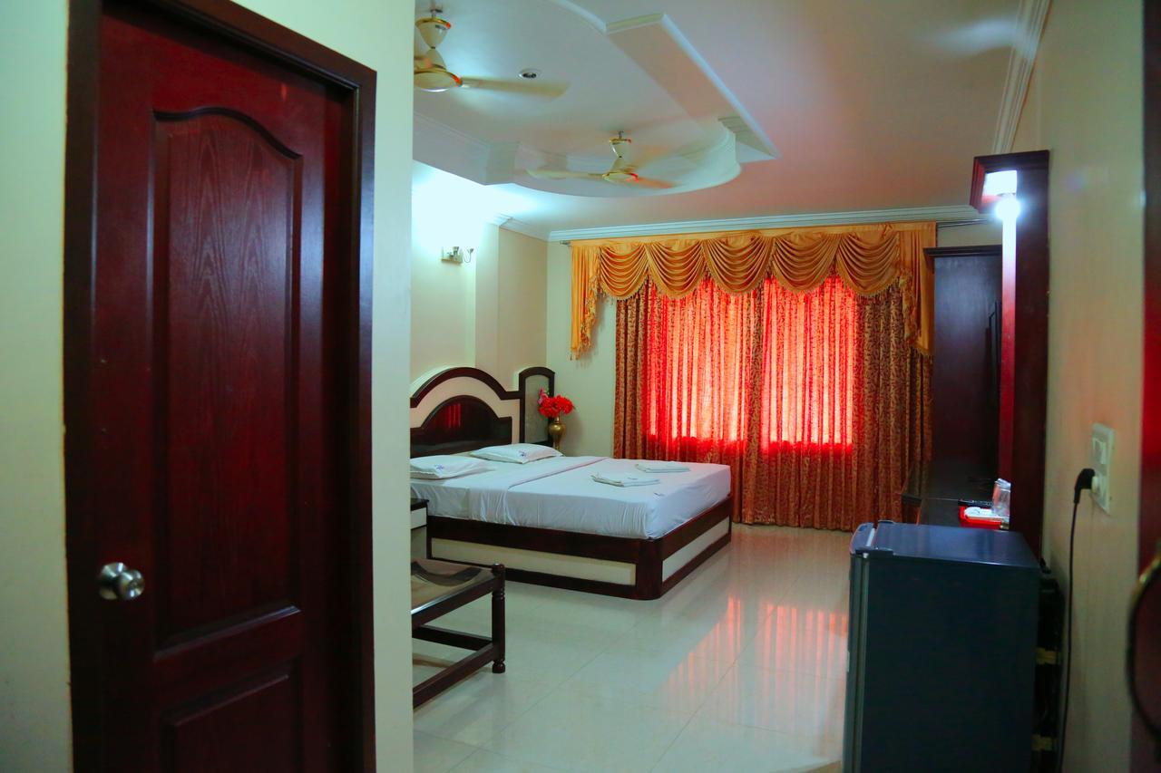 Hotel Vels Court Palni Esterno foto