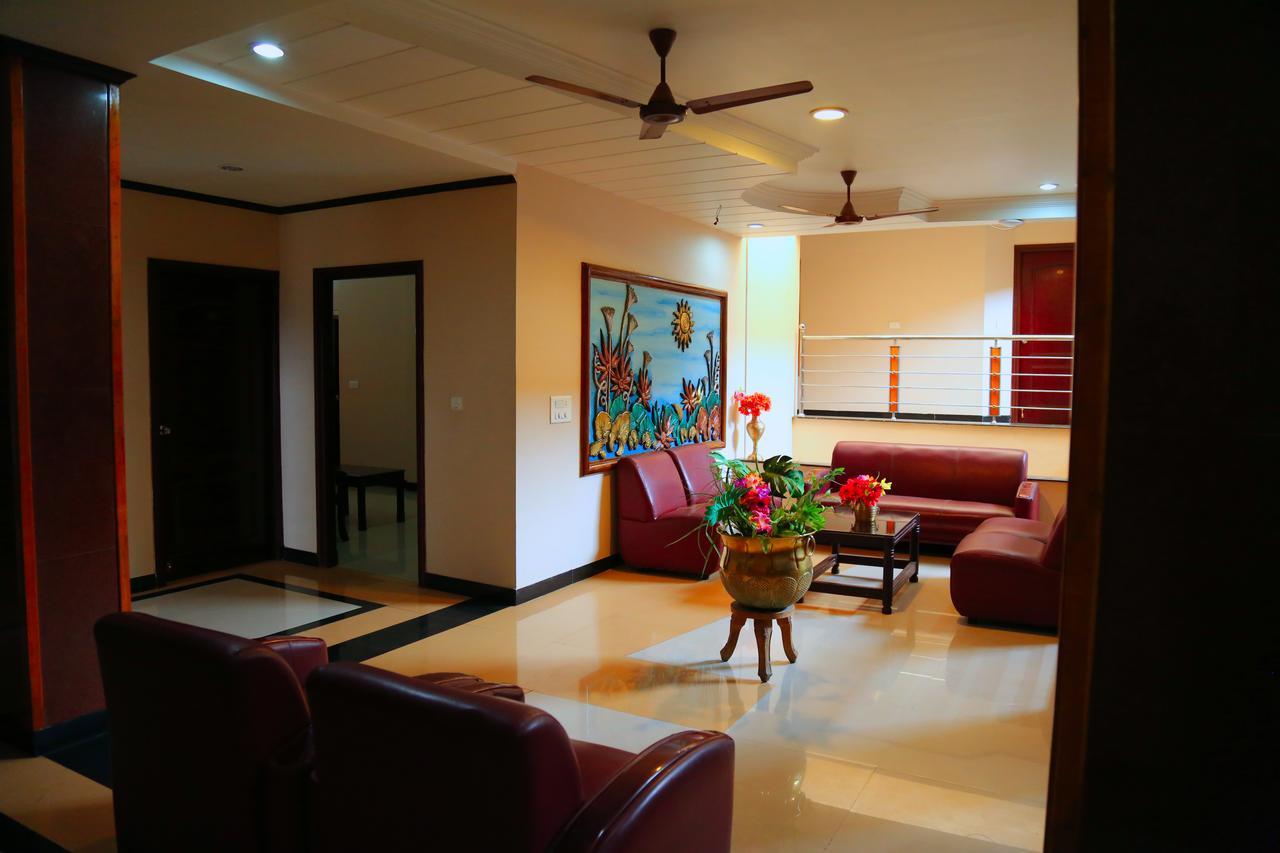 Hotel Vels Court Palni Esterno foto