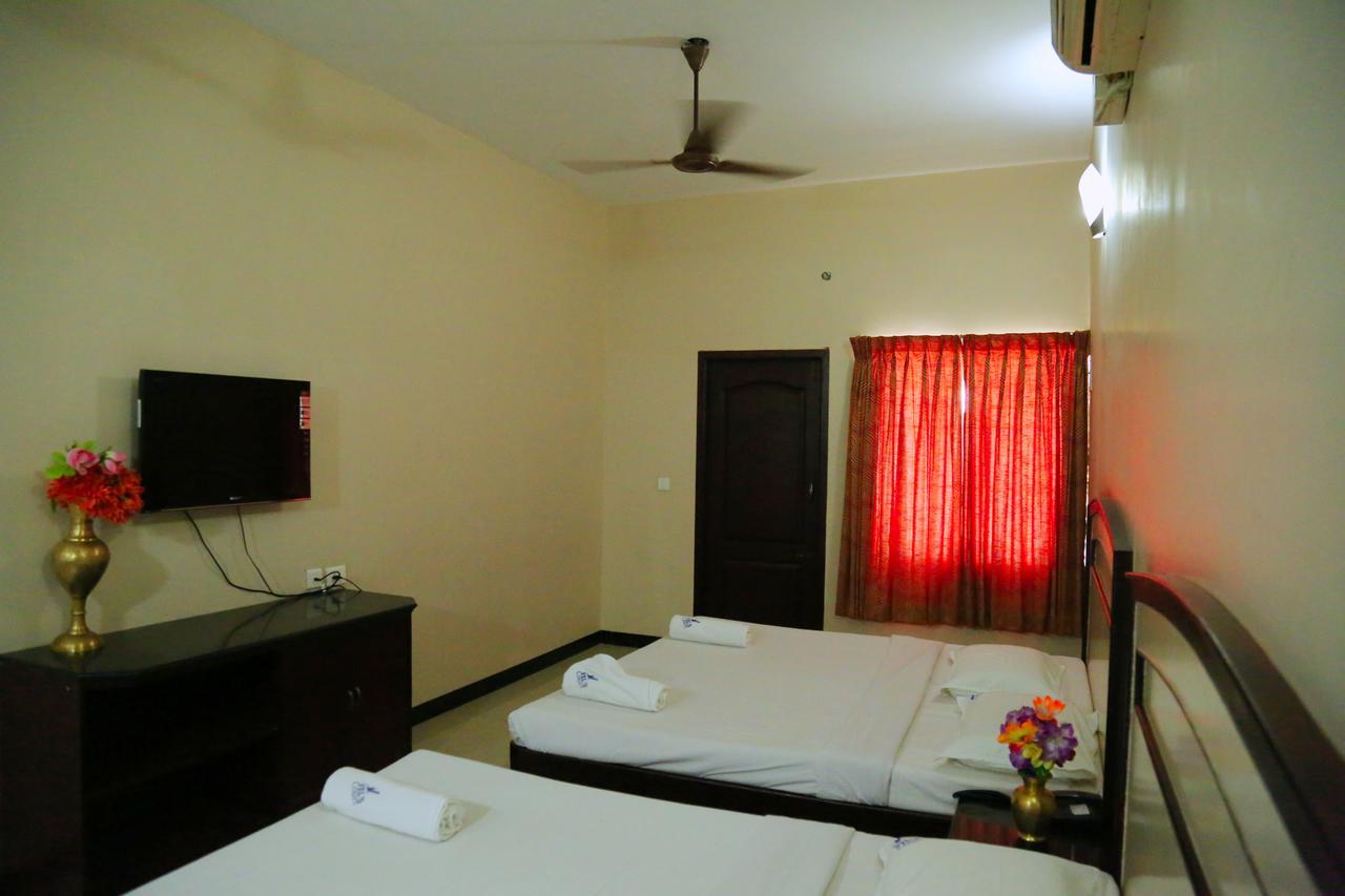 Hotel Vels Court Palni Esterno foto