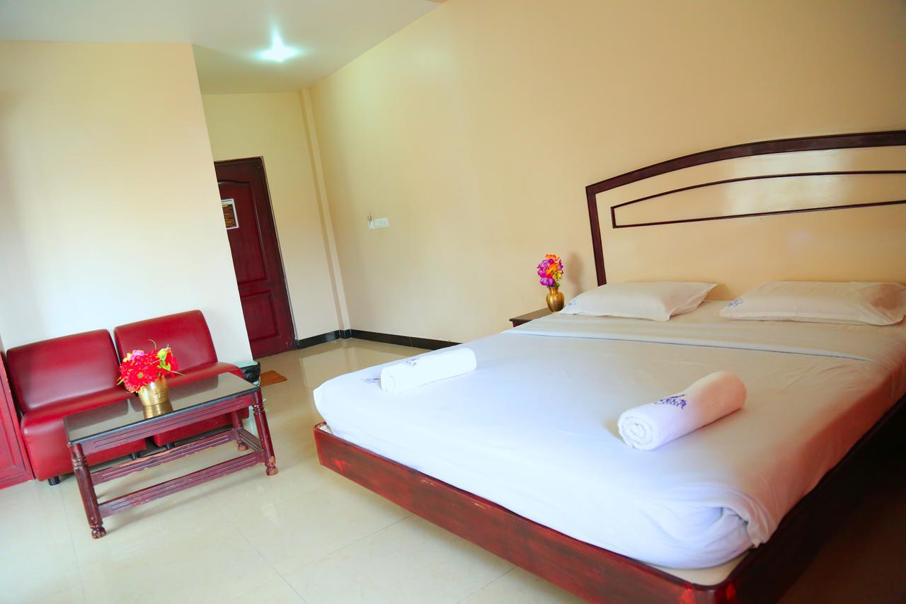 Hotel Vels Court Palni Esterno foto
