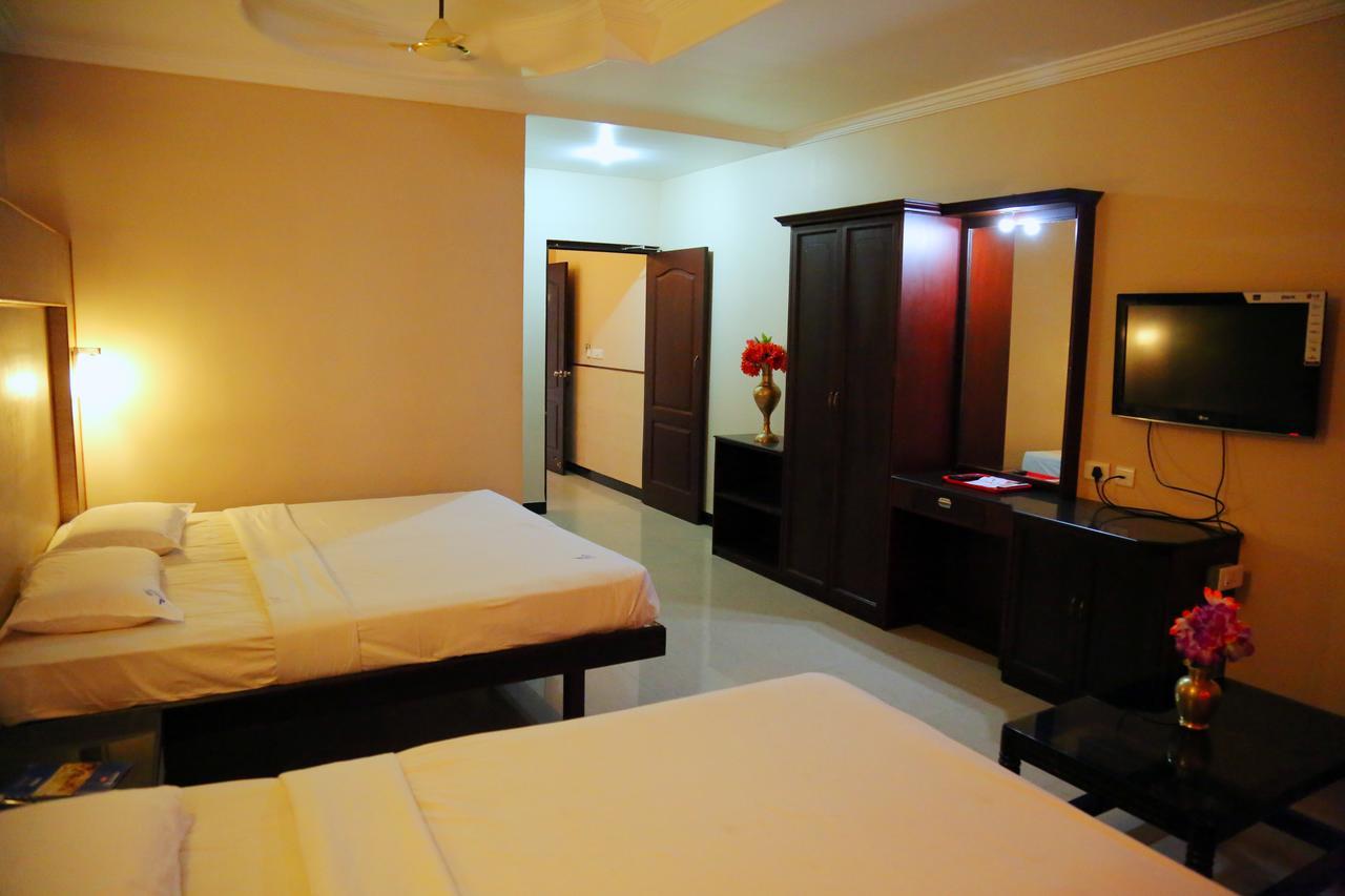 Hotel Vels Court Palni Esterno foto
