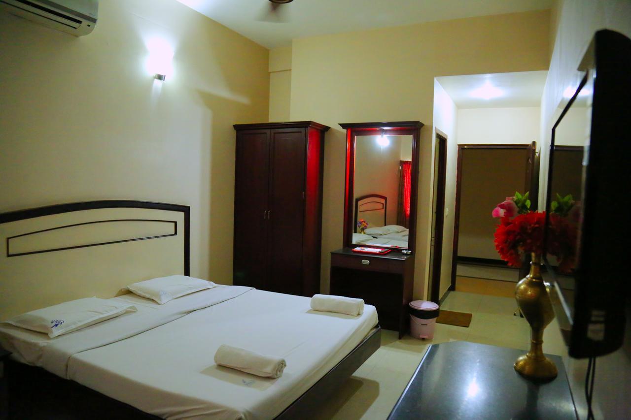 Hotel Vels Court Palni Esterno foto
