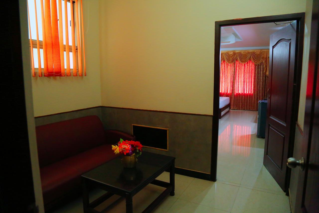 Hotel Vels Court Palni Esterno foto
