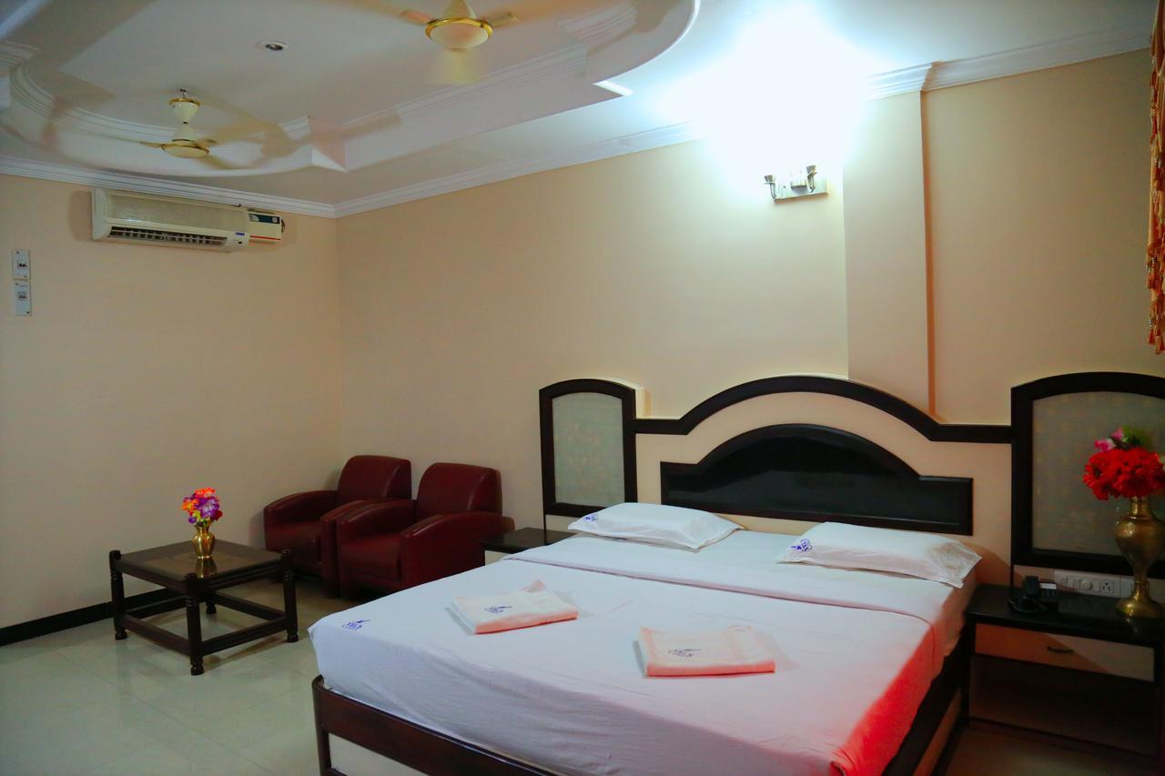 Hotel Vels Court Palni Esterno foto