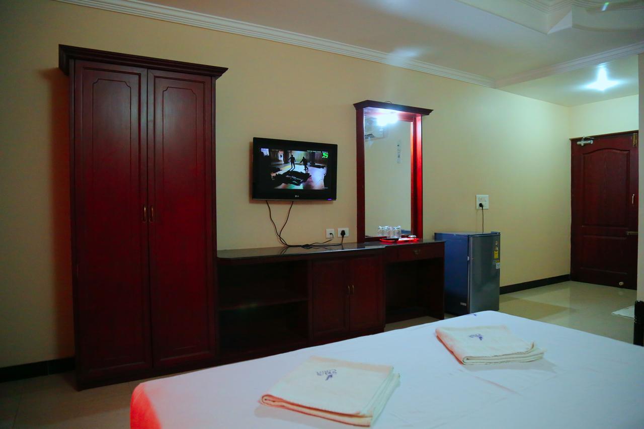 Hotel Vels Court Palni Esterno foto