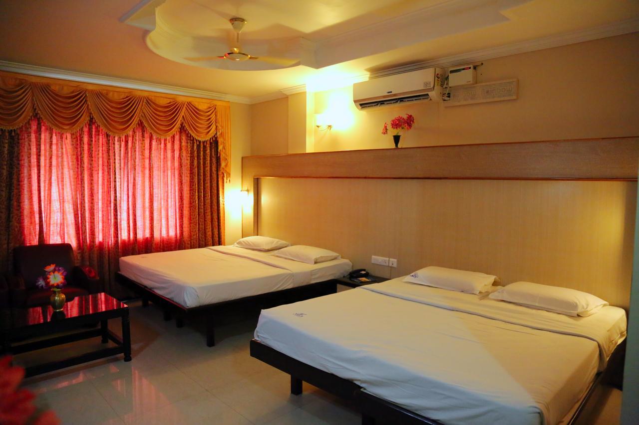 Hotel Vels Court Palni Esterno foto