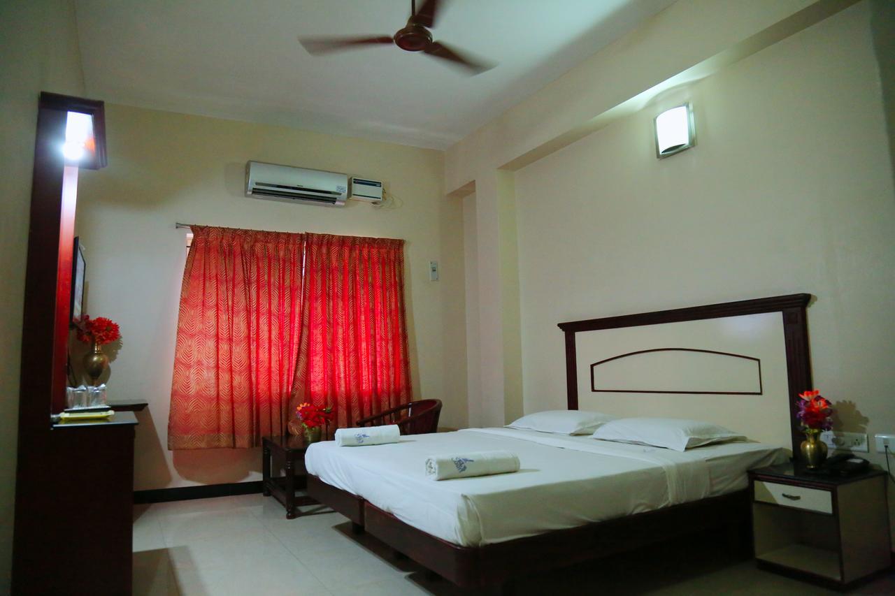 Hotel Vels Court Palni Esterno foto