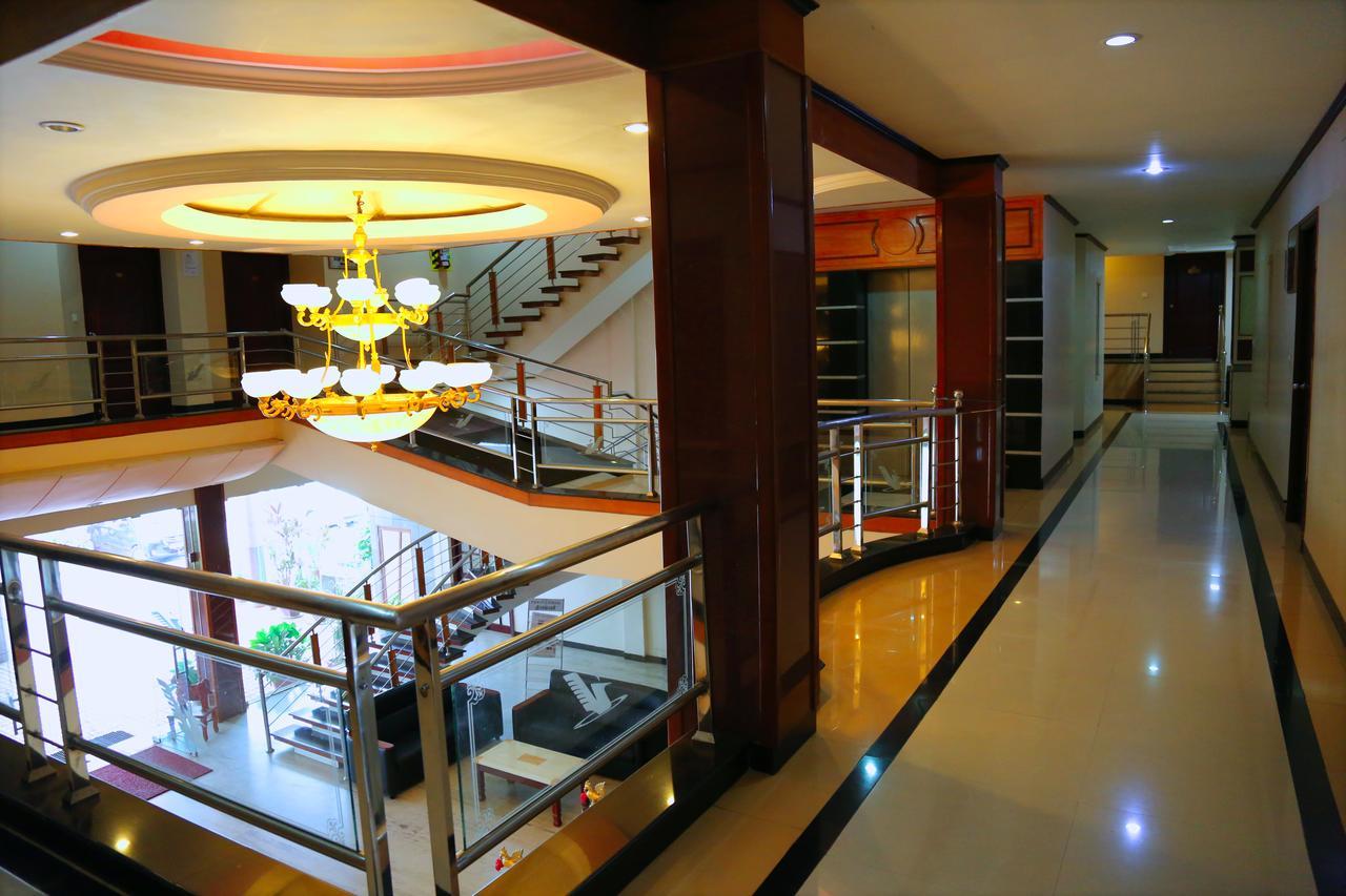 Hotel Vels Court Palni Esterno foto