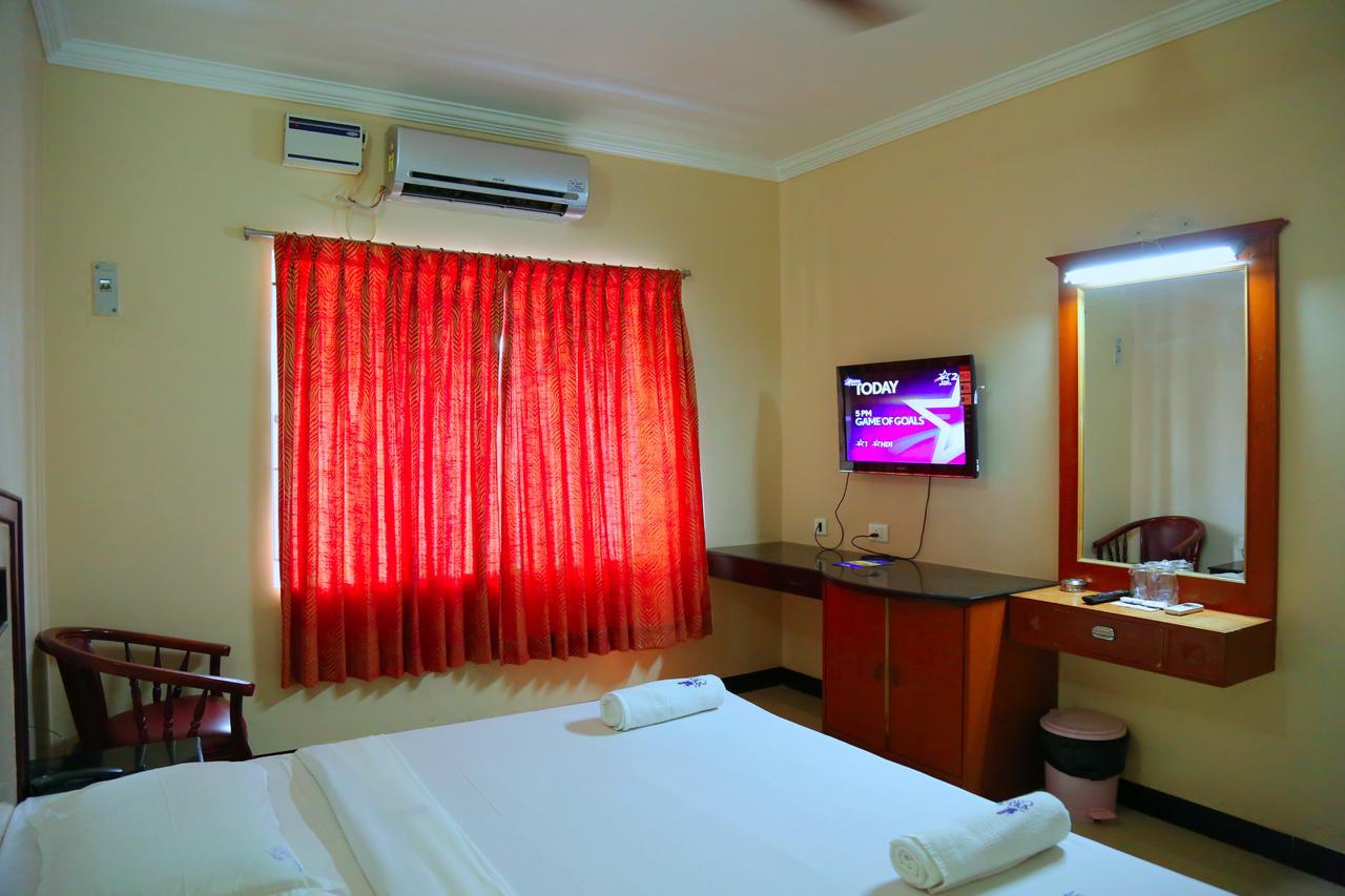 Hotel Vels Court Palni Esterno foto