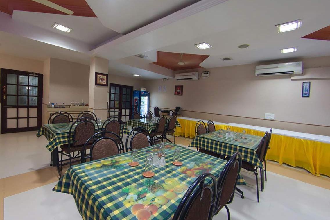 Hotel Vels Court Palni Esterno foto